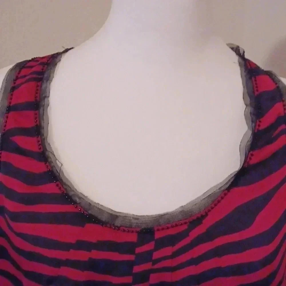 -- Express Animal print top with lace Women's Size Medium - Picture 3 of 7